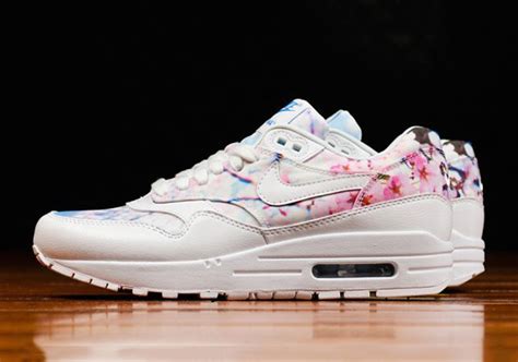 nike air max zwart met bloemen|Nike Air online kopen .